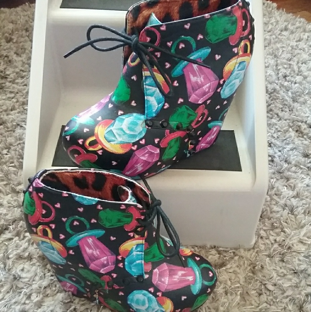 Iron Fist ring pop wedges